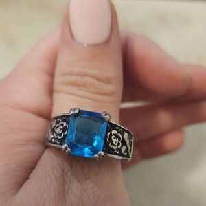 Justin Davis Ring. Blue Stone. Silver Tones. Floral Engraving. Size 11.5-11.75
